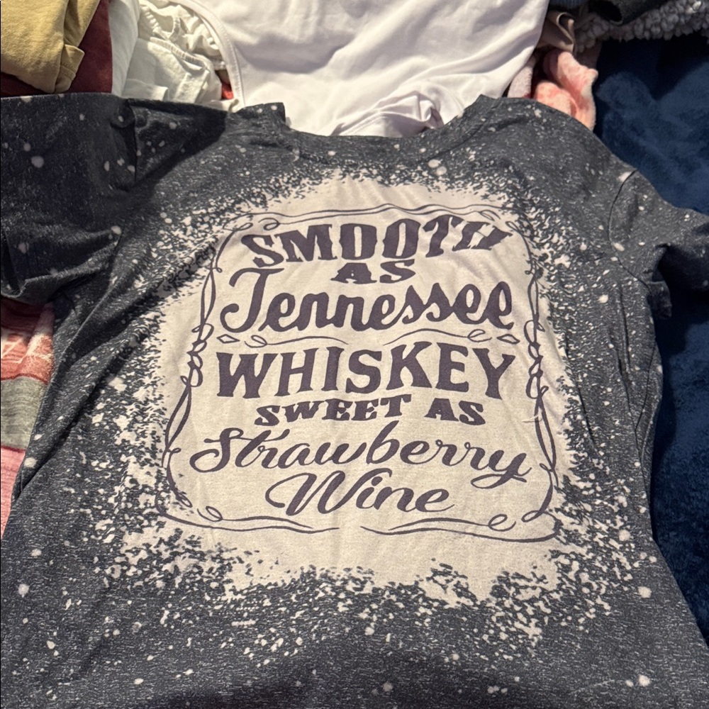 Women's Black Graphic Tee - Short Sleeve